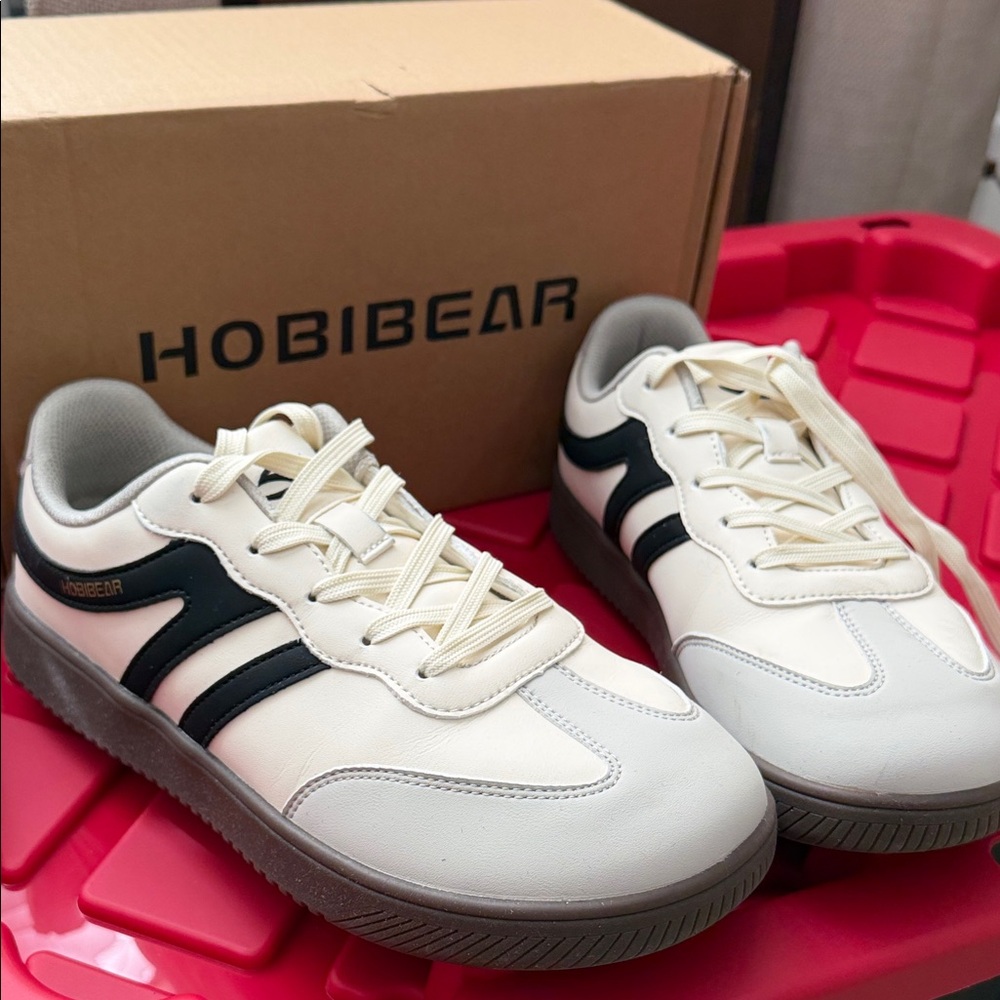 Hobibear Women's Cream and Black Sneakers
